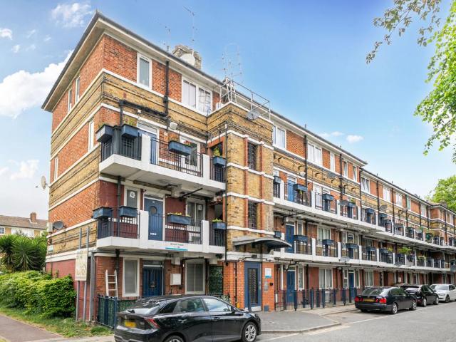 Flat for sale in Bermondsey, Greater London