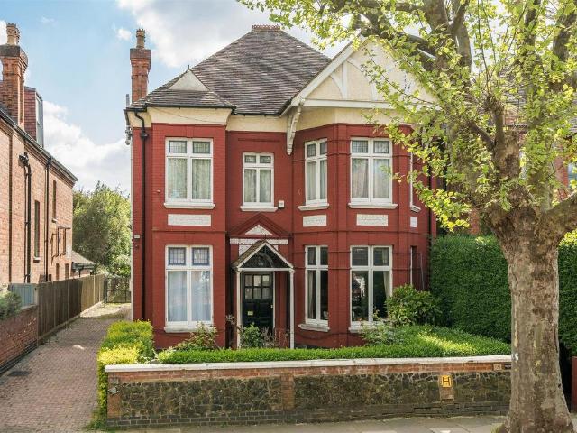 Flat for sale in Mapesbury, Greater London