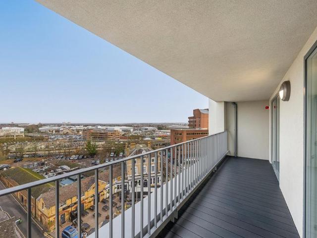 Flat for sale in Watford, North Watford