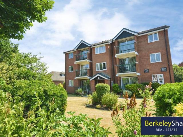 Flat for sale in Southport, Sefton