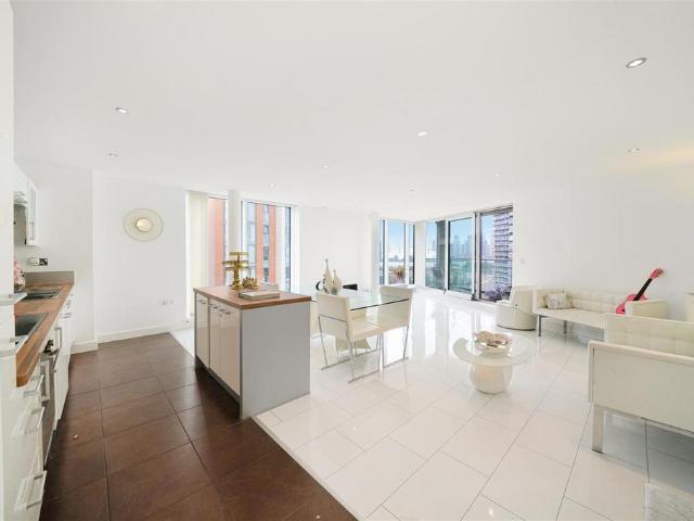 Flat for sale in Canning Town, Greater London