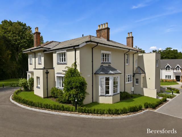 Flat for sale in Navestock Side, Essex