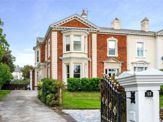 Flat for sale in Southport, Sefton
