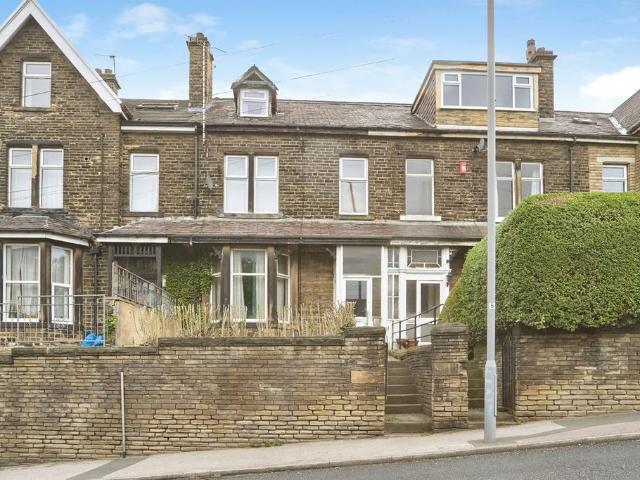 Flat for sale in Wrose, West Yorkshire