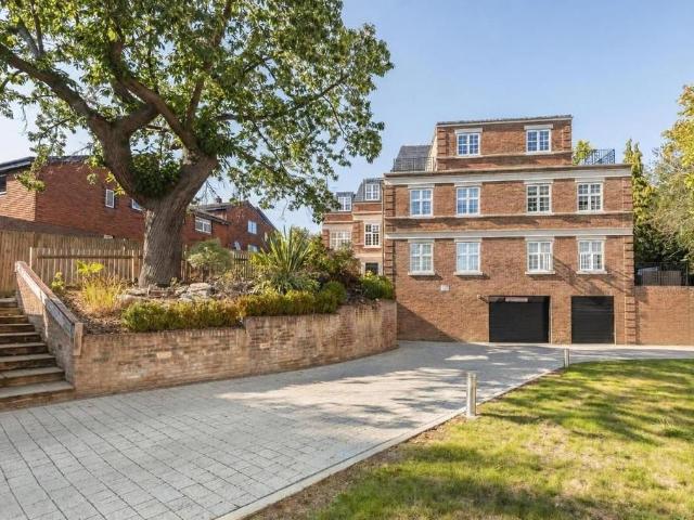 Flat for sale in Bickley, Greater London