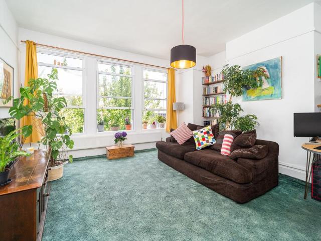 Flat for sale in Crouch End, Greater London