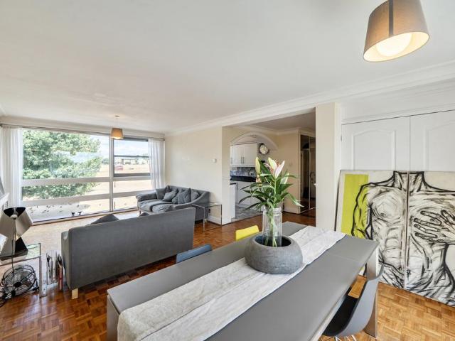 Flat for sale in London Borough of Lewisham, Blackheath