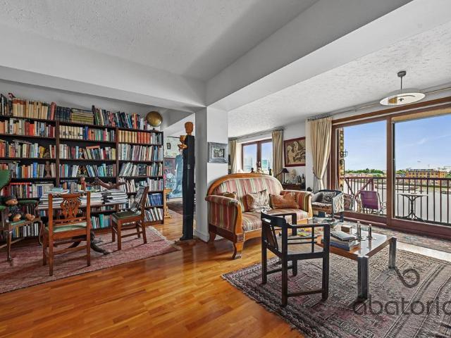 Flat for sale in Wapping, Greater London