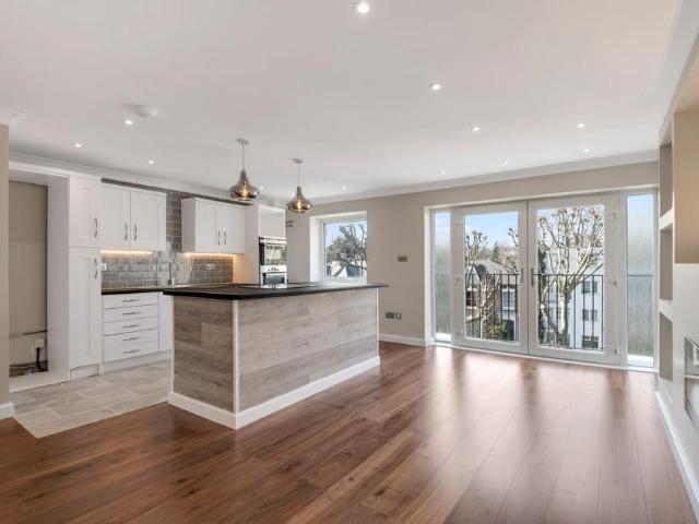 Flat for sale in West Hackney, Upper Clapton