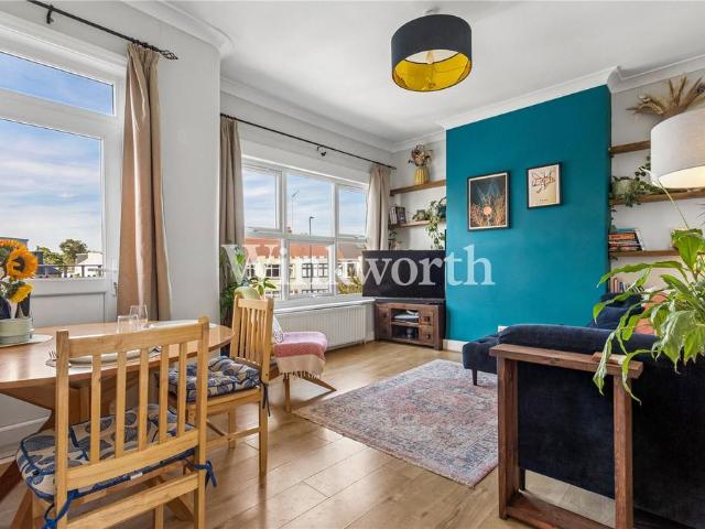 Flat for sale in Harringay, Greater London