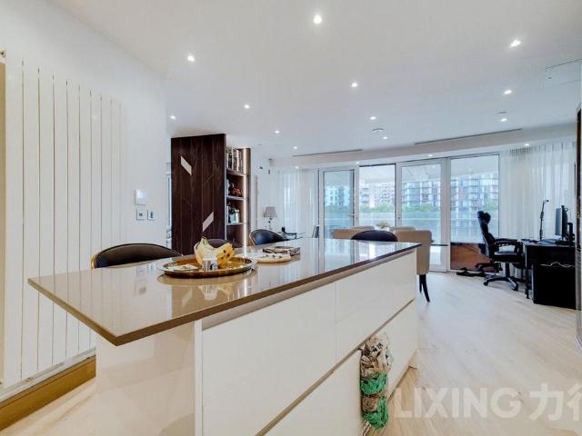 Flat for sale in Isle Of Dogs, Greater London