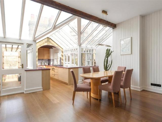 Flat for sale in Kennington, Greater London