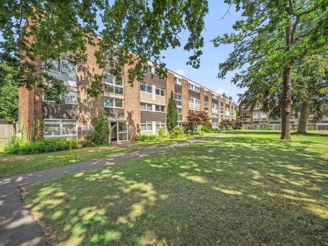 Flat for sale in Ashley Park, Surrey