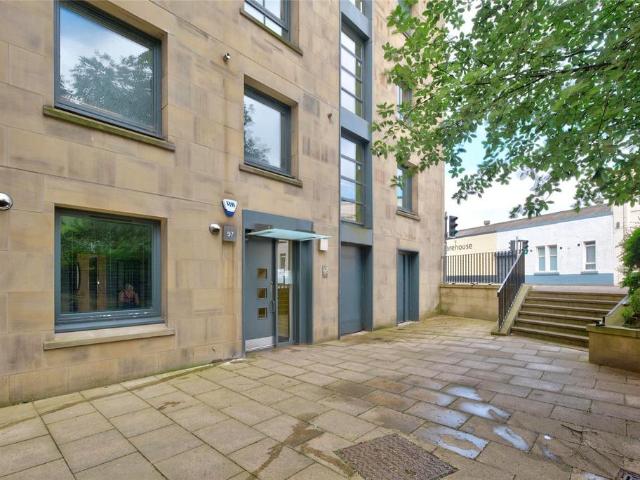 Flat for sale in Gayfield, Broughton
