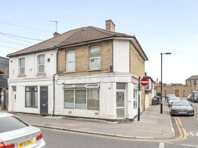 Flat for sale in London Borough of Croydon, Greater London