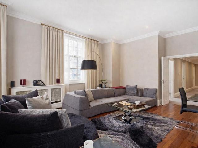 Flat for sale in South Kensington, Greater London