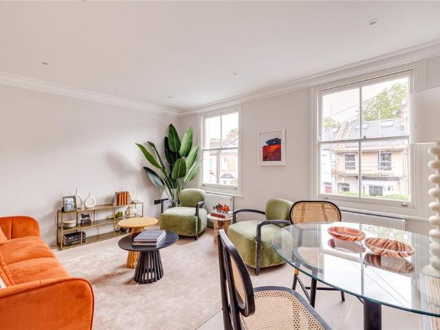 Flat for sale in Southfields, Greater London