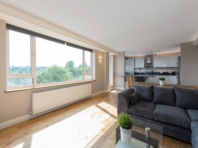 Flat for sale in Southfields, Greater London