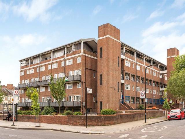 Flat for sale in Shacklewell, Greater London