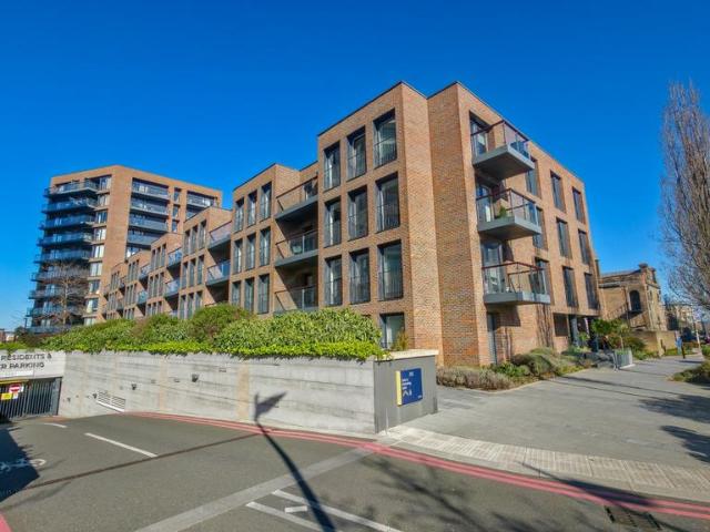 Flat for sale in Greater London