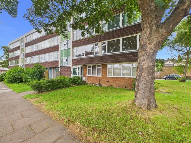 Flat for sale in Eton