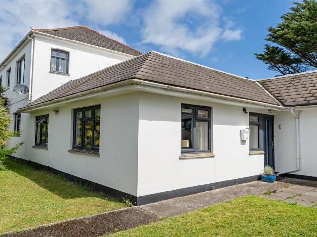 Flat for sale in Cornwall