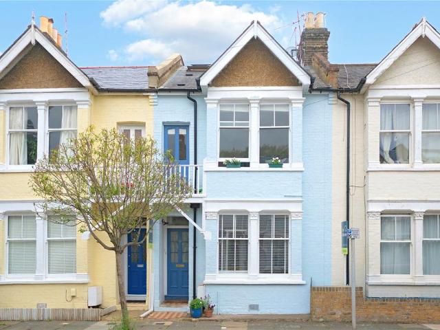 Flat for sale in London Borough of Richmond upon Thames, Greater London