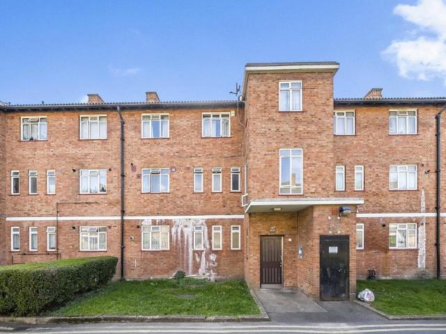 Flat for sale in Walworth, Greater London