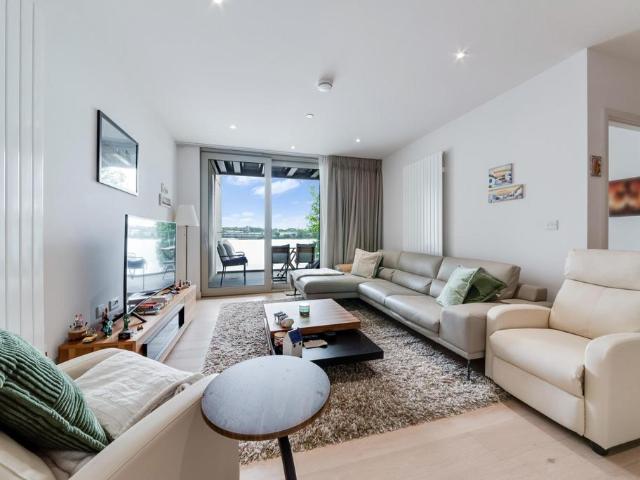 Flat for sale in Silvertown, Greater London