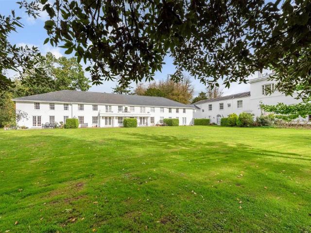 Flat for sale in Fontwell, Arun