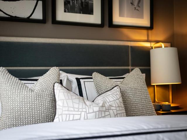 Flat for sale in Queen's Park, Greater London