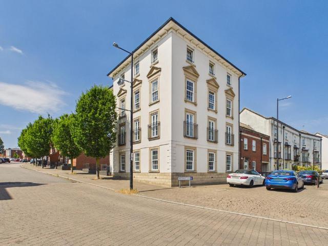 Flat for sale in Elmfield, Leicestershire