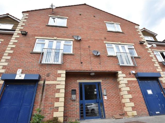 Flat for sale in West Yorkshire