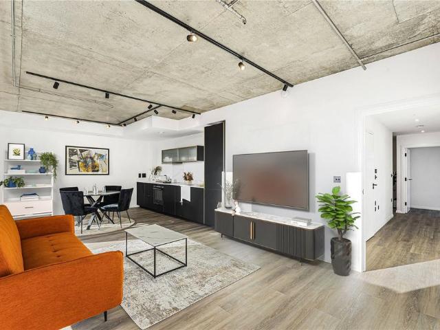 Flat for sale in Maryland, Greater London