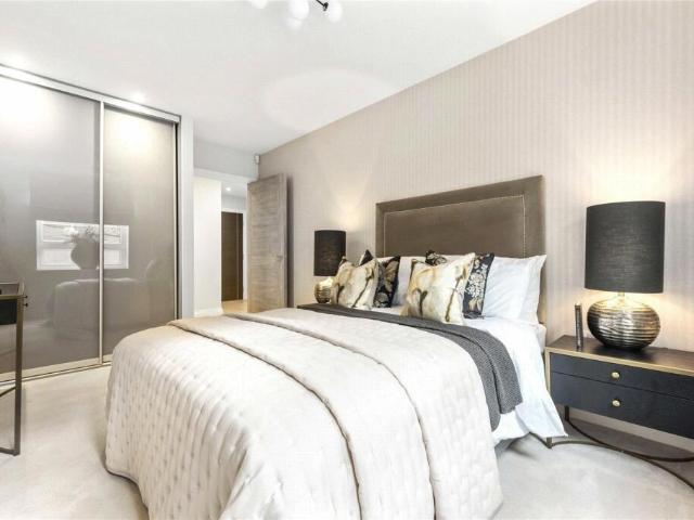 Flat for sale in Eastmoor, West Yorkshire