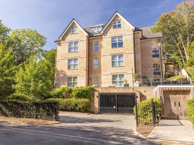 Flat for sale in Gerrards Cross, Denham