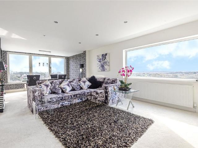 Flat for sale in Primley Park, Alwoodley