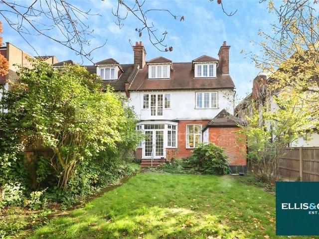 Flat for sale in Temple Fortune, Greater London
