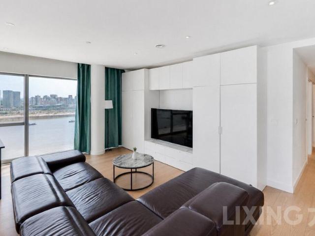 Flat for sale in Greenwich Peninsula, Greater London
