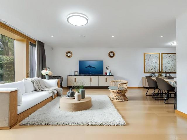 Flat for sale in Kensington, Greater London