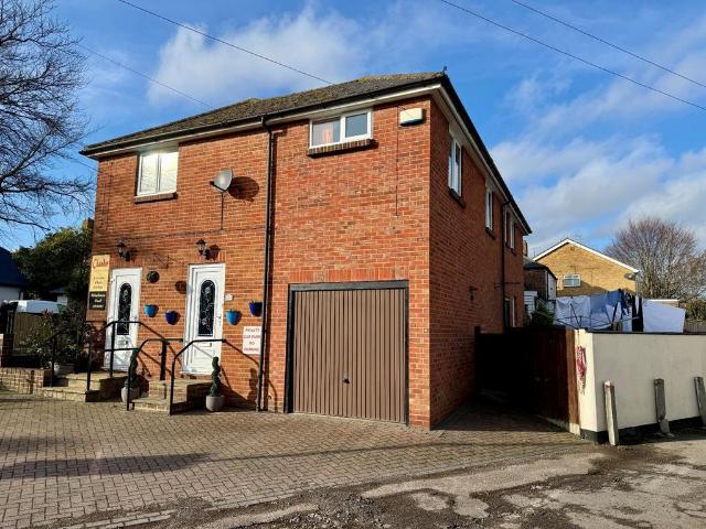 Flat for sale in Upper Deal, Ash