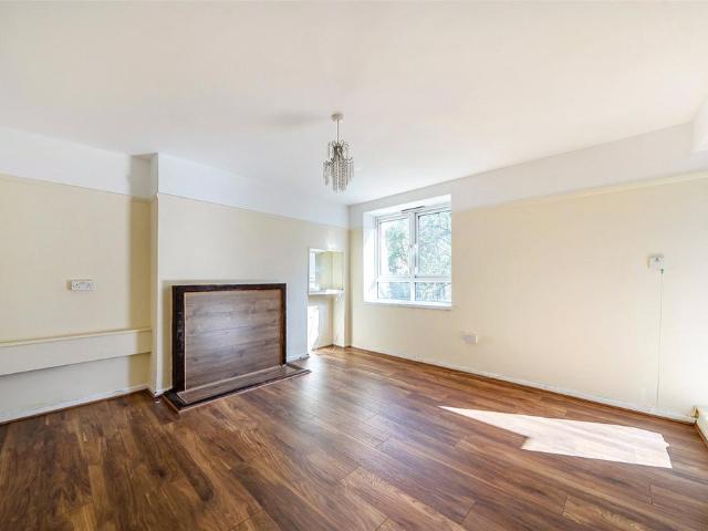 Flat for sale in Peckham, Greater London