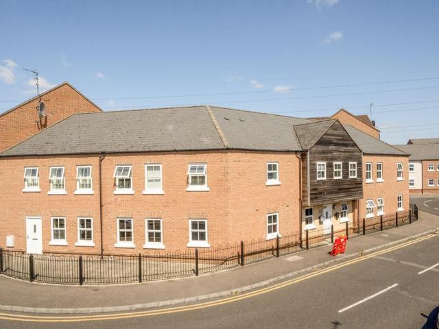 Flat for sale in Coldharbour, Buckinghamshire