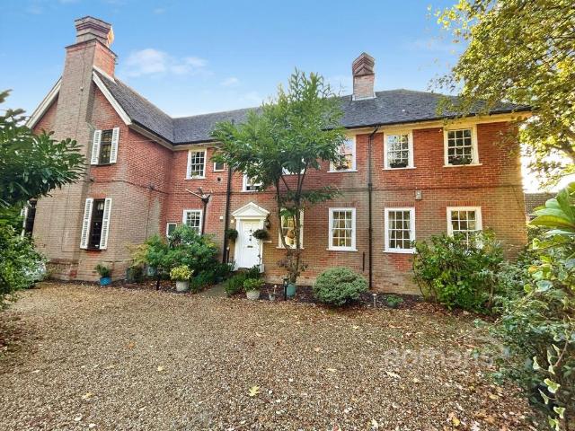 Flat for sale in Fleet, Hart