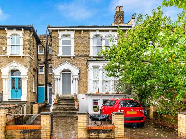 Flat for sale in Clapton, Upper Clapton