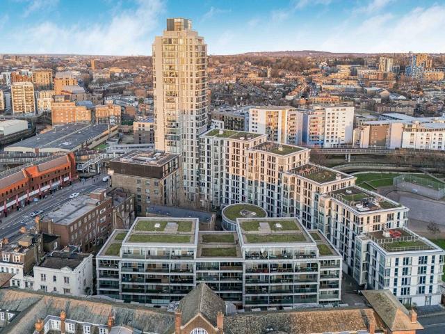 Flat for sale in London Borough of Lewisham, Deptford