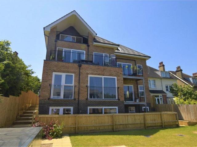 Flat for sale in London Borough of Croydon, Purley