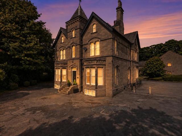 Flat for sale in Rufford Park, Yeadon