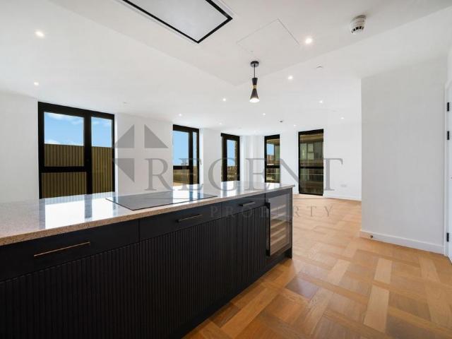 Flat for sale in St. George in the East, Wapping