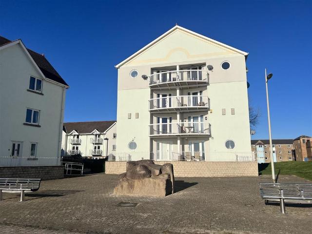Flat for sale in Nangreaves, Wales